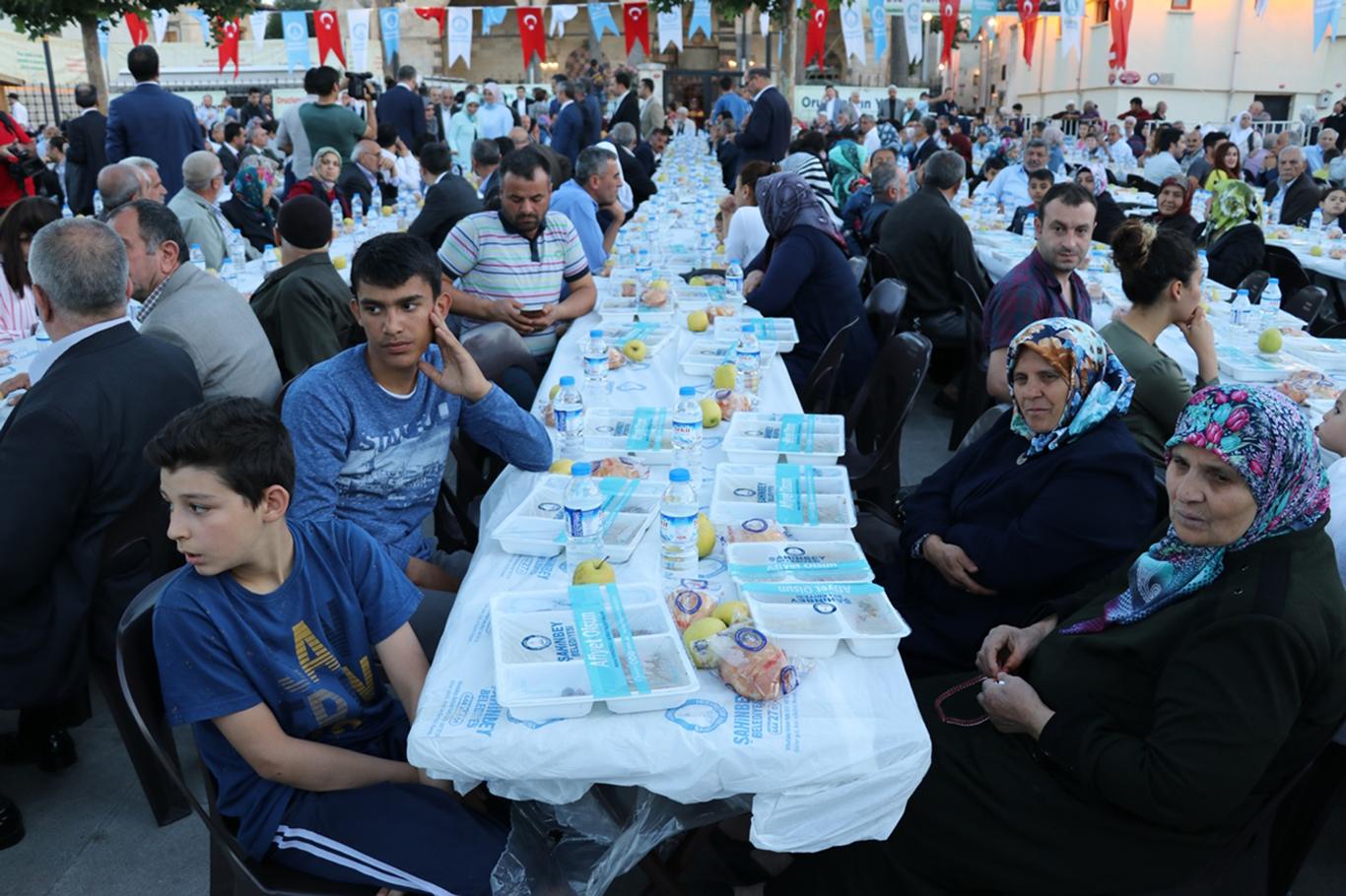 Gaziantep'te binlerce vatandaş orucunu birlikte açtı